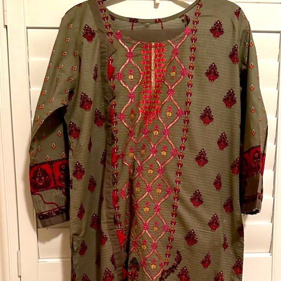 Pakistani lawn Dress - Picture 1 of 4